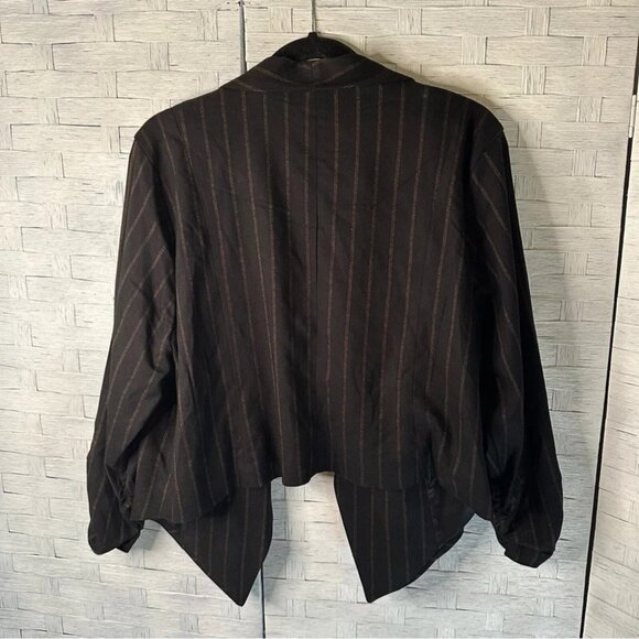 Torrid Blazer NWT 1X XL Stripe Twill Cutaway Blazer Size $70 Black - Picture 6 of 6